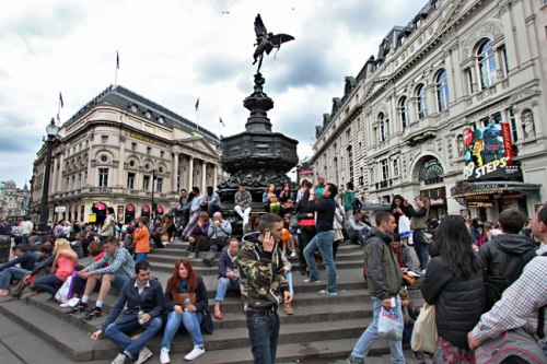 England-London-Piccadilly-Circus-Crowd